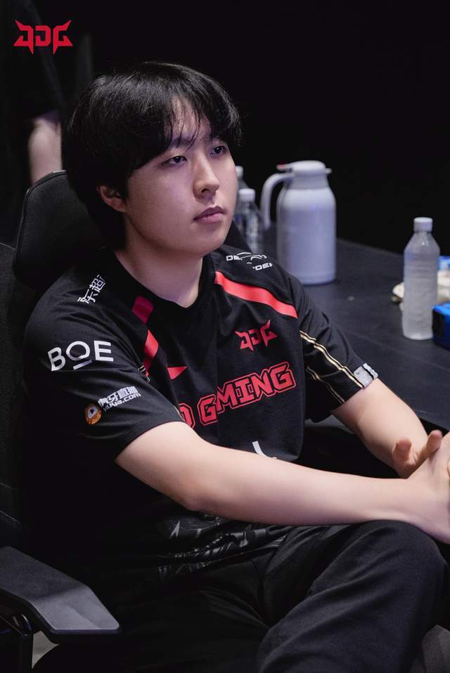 FPX力克MAD，Ruler开启传奇时刻宿命之战八强赛，引爆全场热议