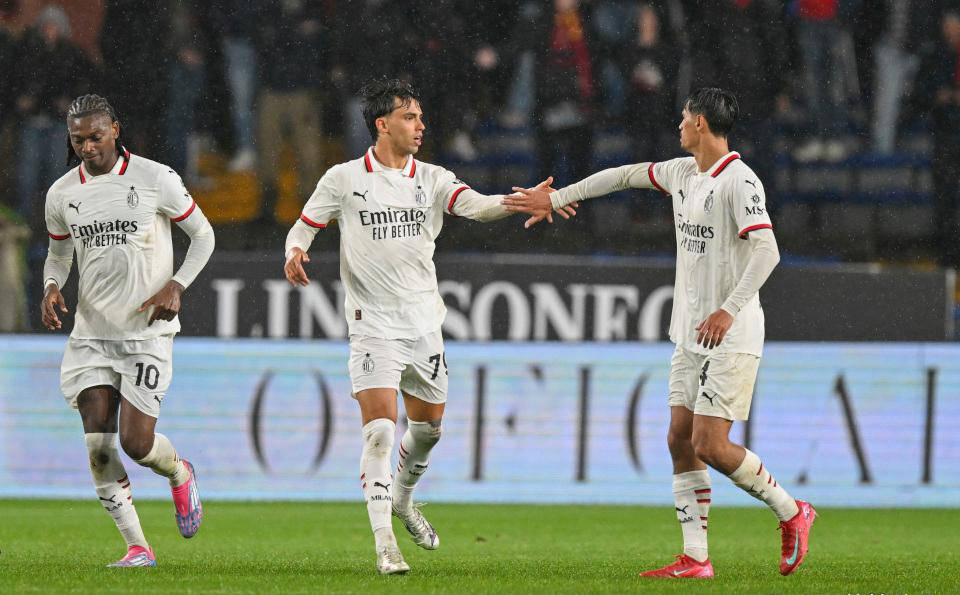 开云体育下载-顶级球员闪耀赛场，戏剧性一幕连连