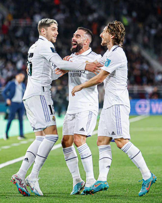 超级对决！欧洲豪门球队争夺胜利荣耀