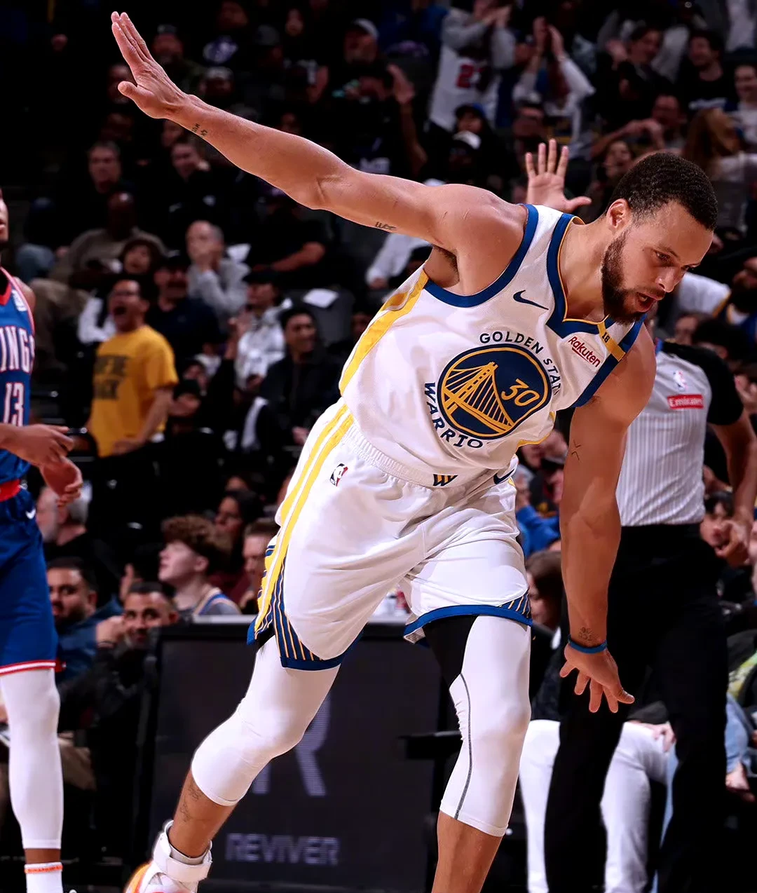 开云体育在线-勇士大胜独行侠，库里状态火爆连续砍25分