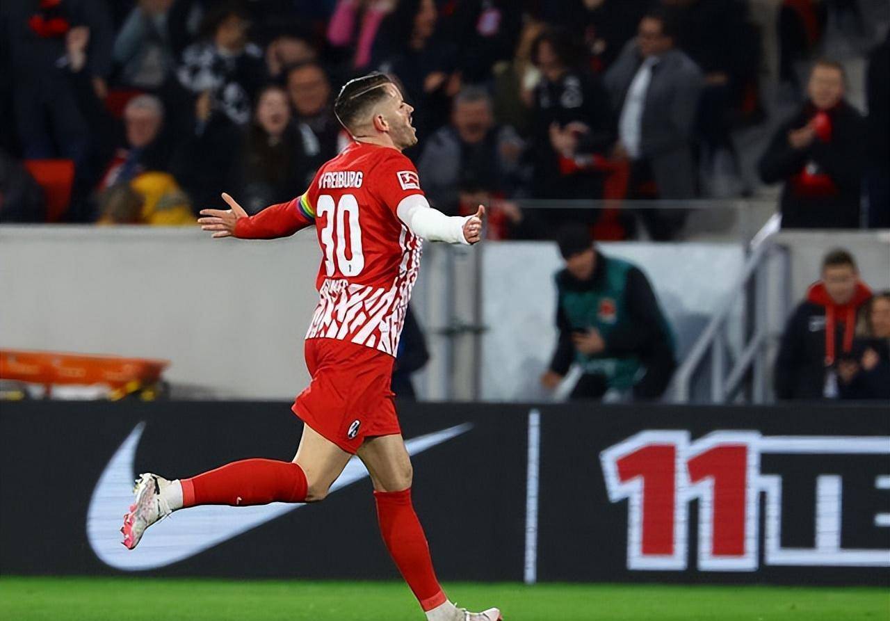 开云体育入口-沙尔克04客场击败弗赖堡，取得宝贵胜利