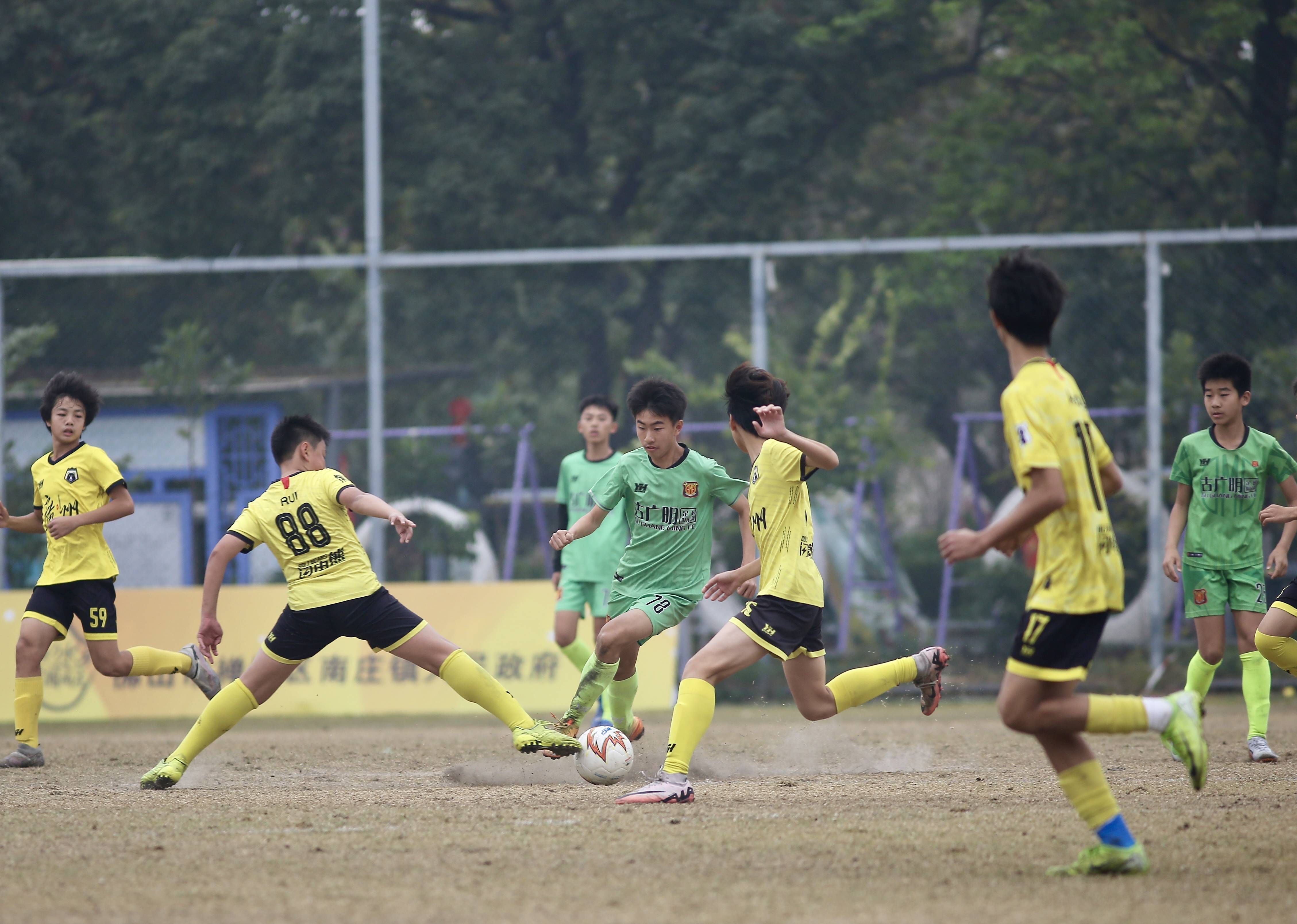 意外赢得足球比赛，球队备战下一轮比赛更加自信