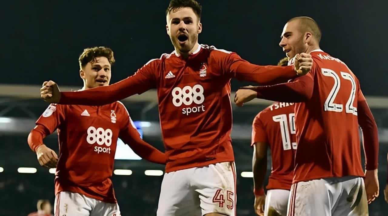 包含南非队客场大胜马拉维，欧国联半决赛呼之欲出的词条